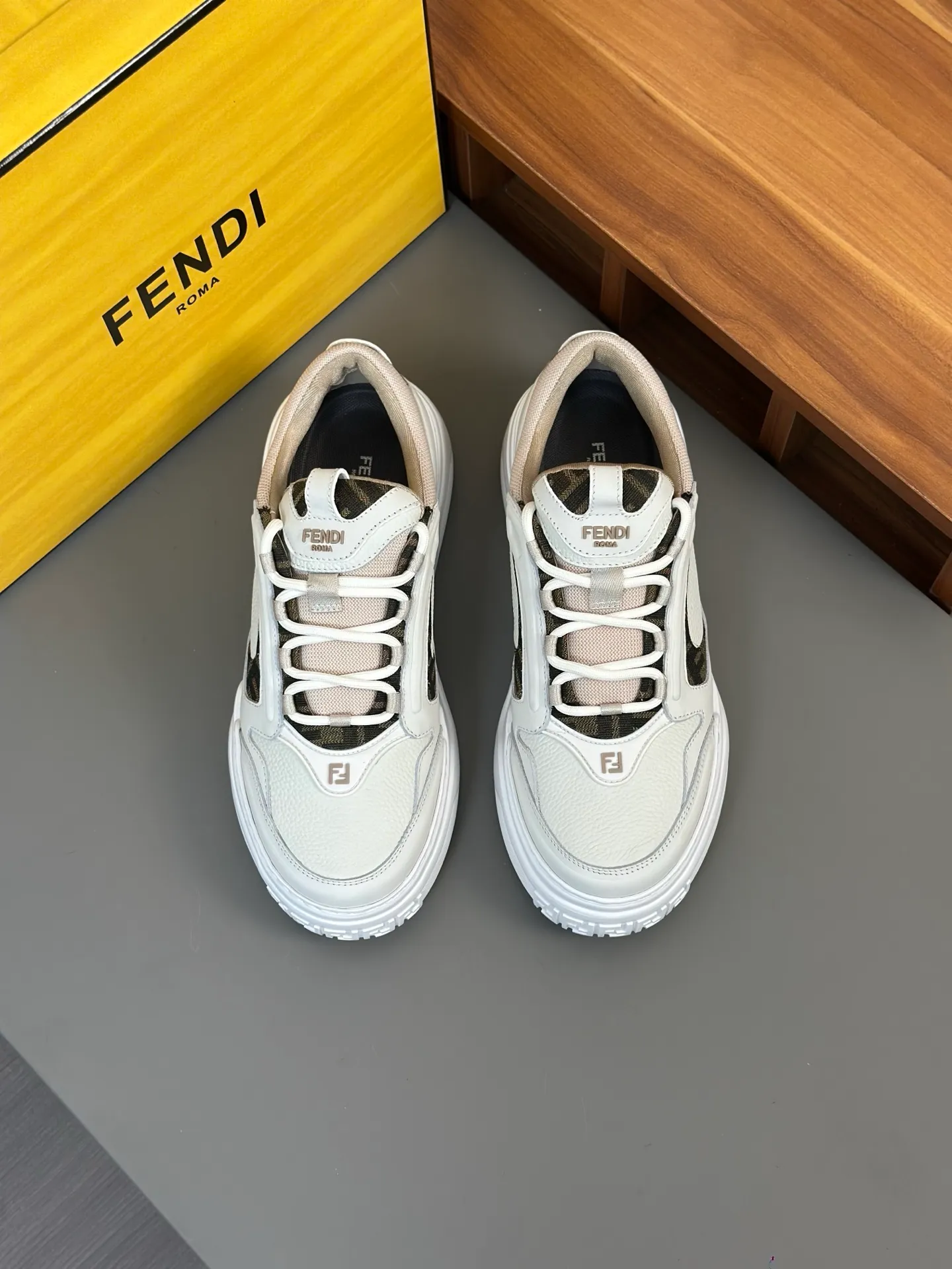 [FENDI] Fendi men's shoes 💰780💰 - High-end quality original casual sports shoes - Upper: Nappa calfskin, pebbled calfskin, tongue and heel; injection molded brand logo plastic module - Lining: brand canvas - Outsole: ultra-light T men's shoes 💰R foam rubber; molded outsole - Super high quality control, fine workmanship: highlighted (high-end, luxury, grade) -Size :39-44 (38, 45, can be customized)
